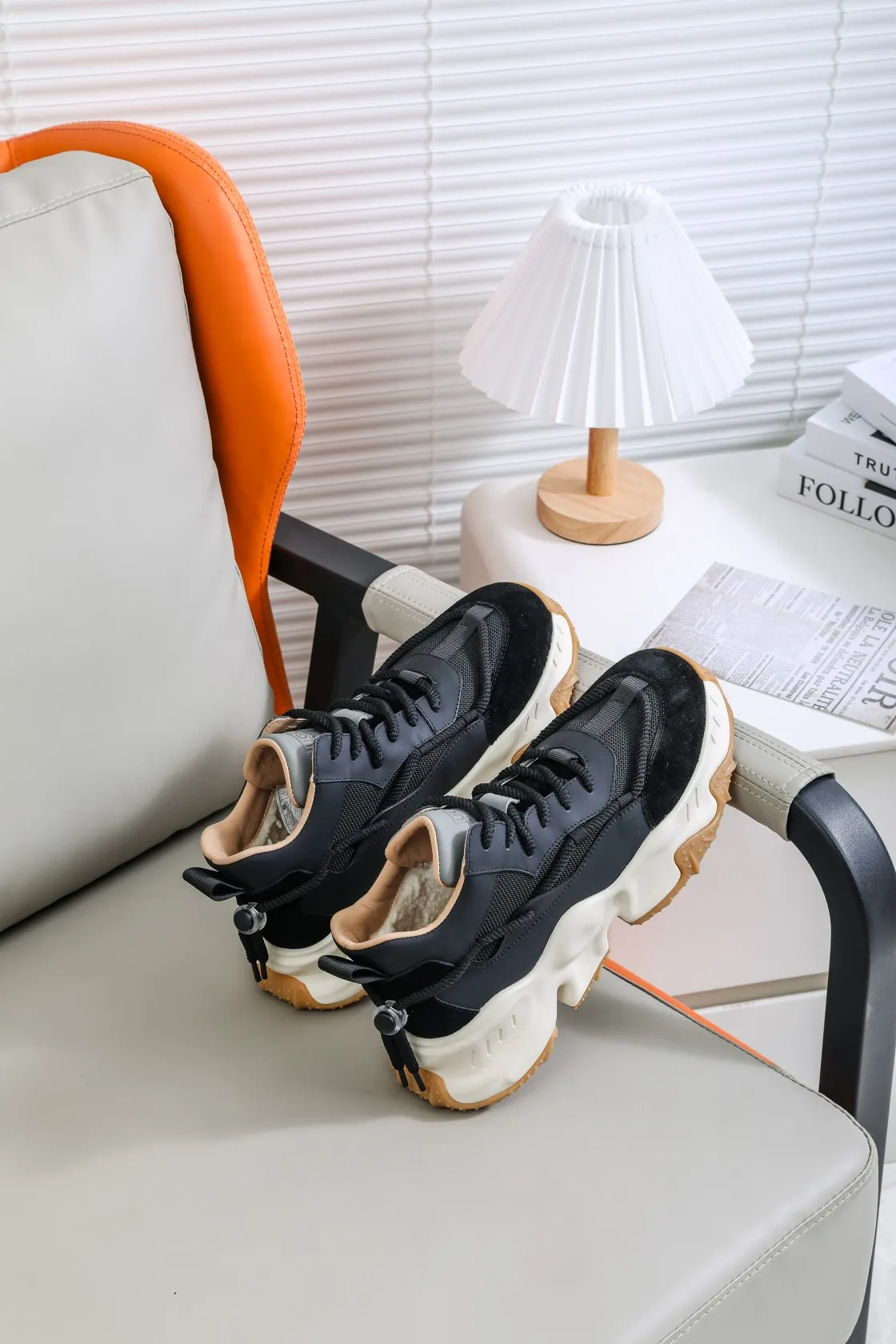 Men's shoes 💰620 IUGGI Heavy-duty thick-soled dad shoes EVA foam outsole Rarely seen on the market Retro version Very good-looking on the feet Mainly because it is so classy All-sheep fur lining Thick sole plate Super soft rebound Model 6081 Men's model 39-44 [issued]